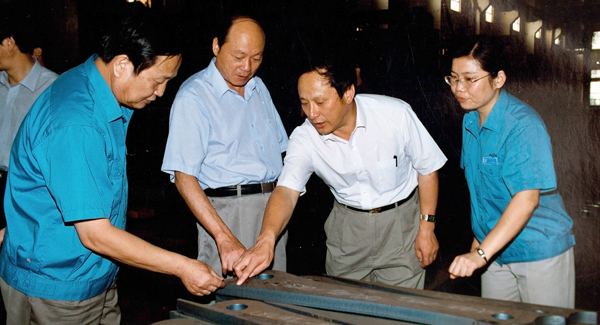 新一屆領(lǐng)導(dǎo)班子上任，掀開徐工變革發(fā)展新篇章