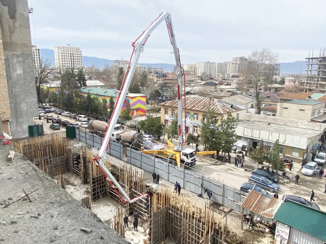 筑夢(mèng)“藍(lán)海”！徐工泵車“圈粉”中亞！