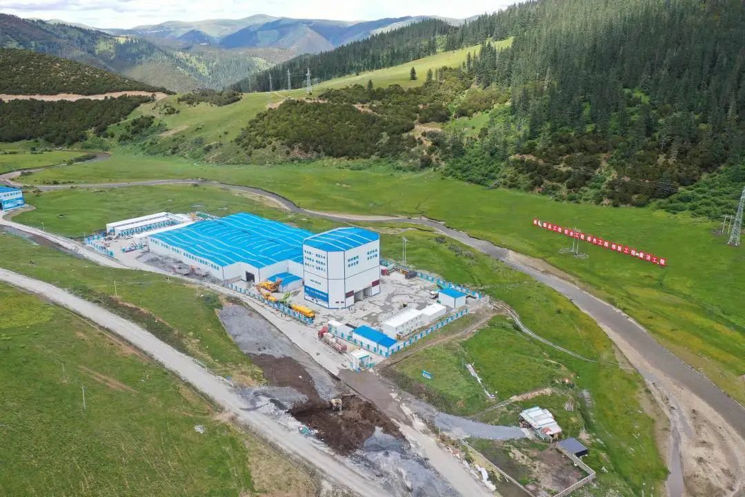 “站”立高原！徐工攪拌站助力川藏線建設(shè)！