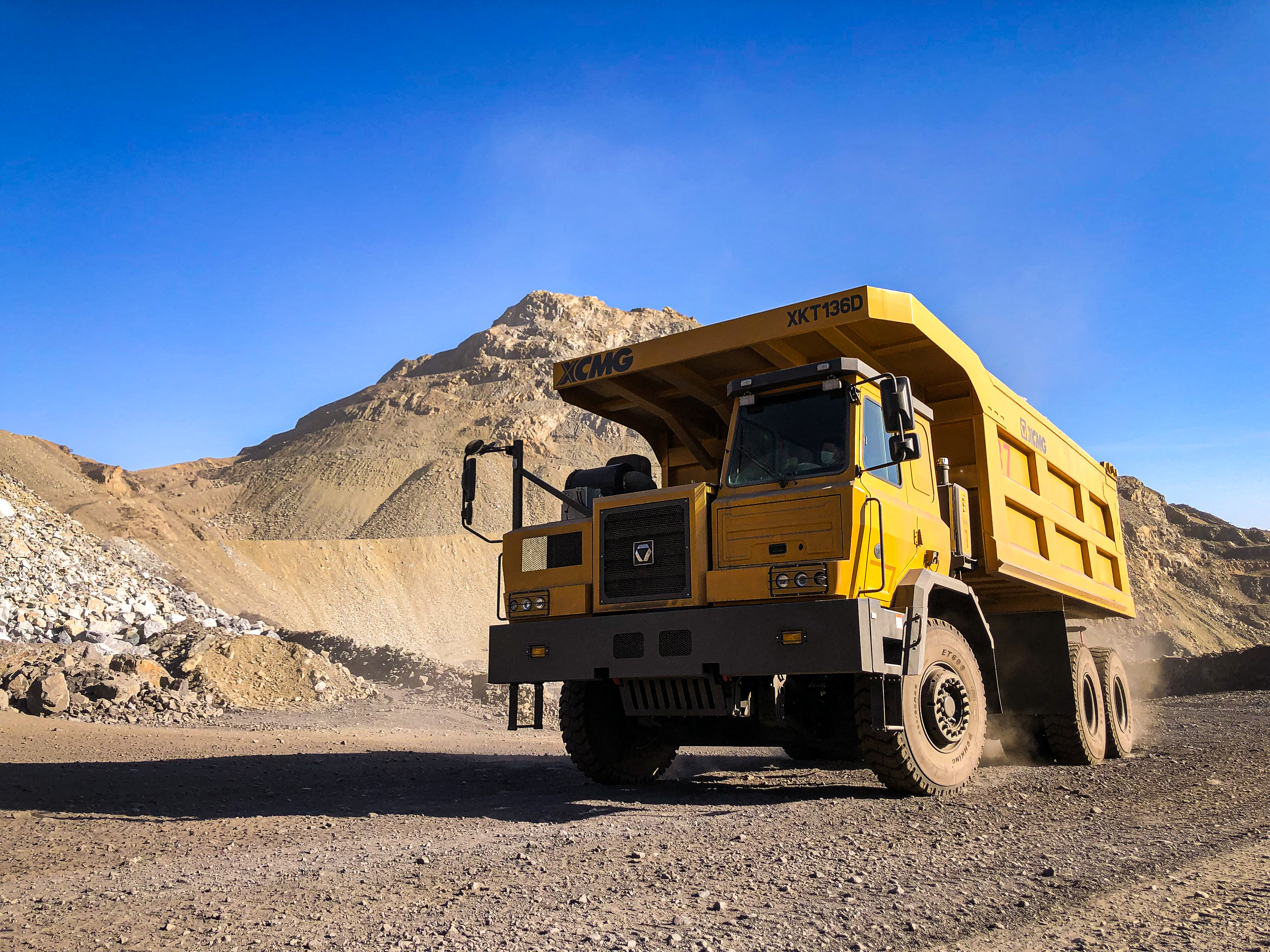 【新品下線】徐工XKT136D三橋寬體礦車正式下線！