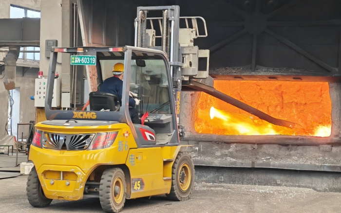 真金不怕火煉，徐工重載孔雀叉車威武霸氣！