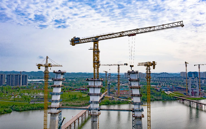 助力涪江兩岸“雙向奔赴”，徐工群塔顯身手！