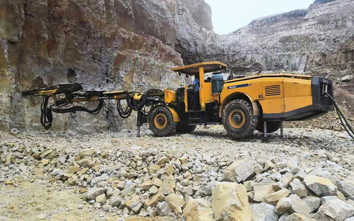 “化水為電”，徐工鑿巖臺(tái)車(chē)提速水電站擴(kuò)機(jī)工程