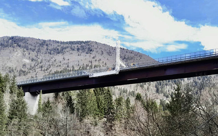 背靠阿爾卑斯山脈，徐工橋梁檢測車“C位”打卡