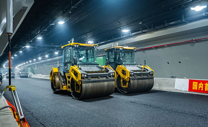 【智能化】全國首次，徐工“黑科技”無人攤鋪大秀！