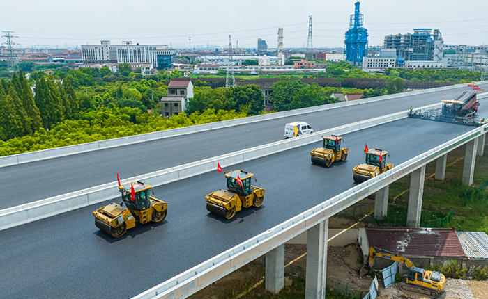揭秘！常泰長江大橋如何實現(xiàn)超寬橋面“一鍵鋪平”？