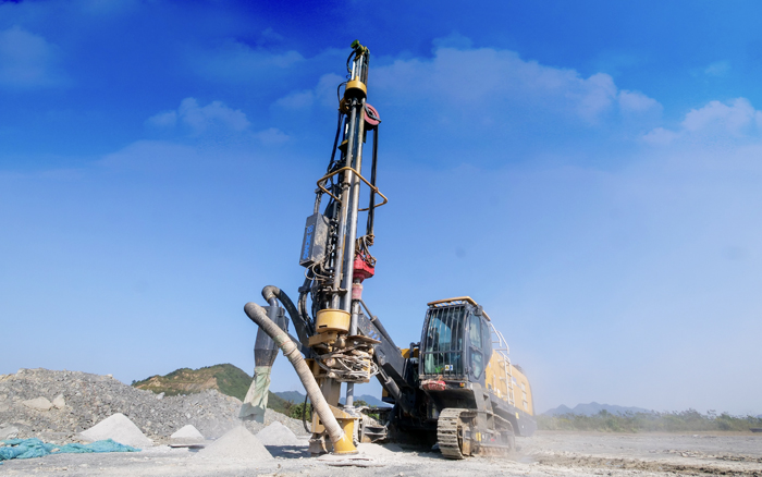露天礦山，礦主們愛用徐工潛孔鉆！