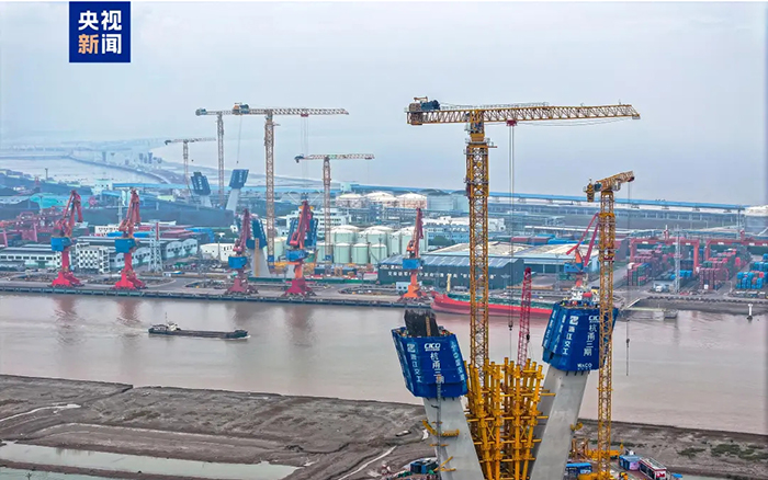 央視聚焦！徐工超大塔助建世界級橋梁工程！