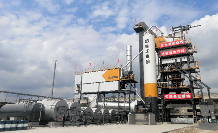 徐工4000型瀝青站 在鶴大高速大顯身手！