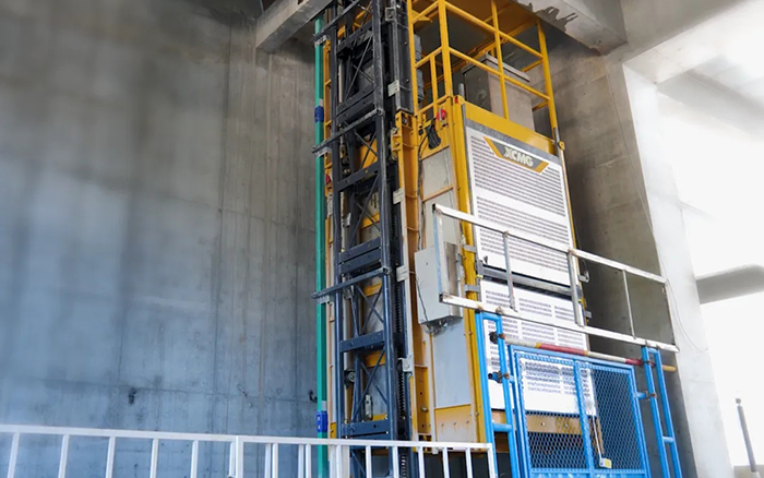 性能典范！徐工井道施工升降機(jī)助建超高層商務(wù)中心項(xiàng)目