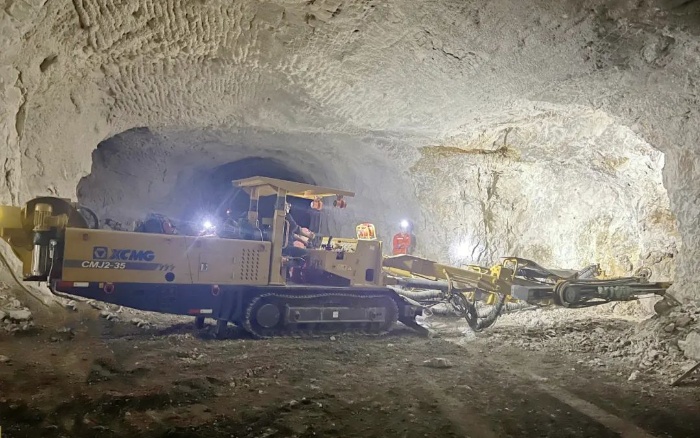 窄小巷道作業(yè)！徐工掘進鉆車助力鐵礦開采