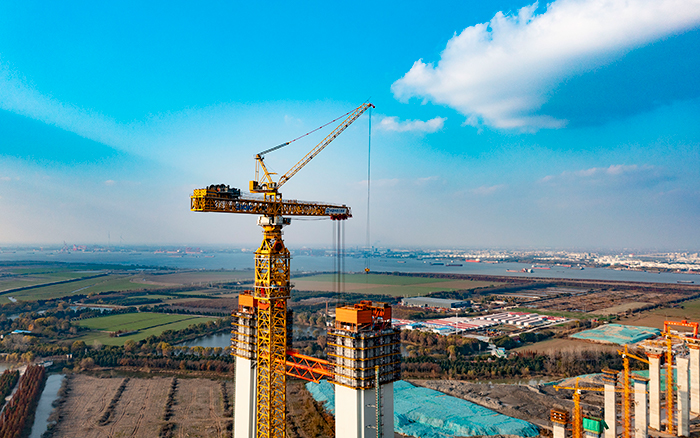 最重522噸！徐工超大塔助力張靖皋長江大橋沖刺六項“世界之最”