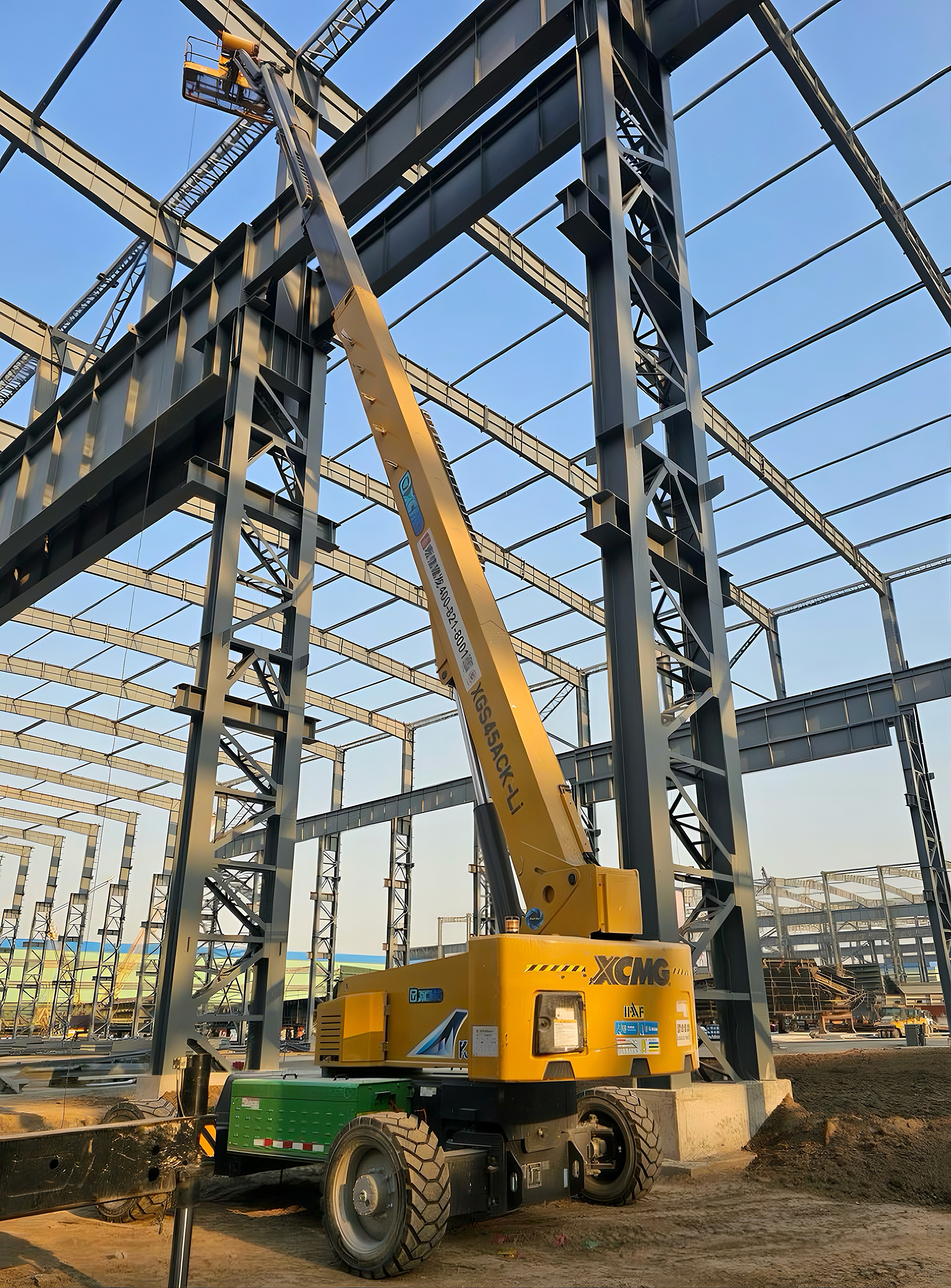 直沖云霄！徐工電動(dòng)“擎天柱”助力江蘇新時(shí)代造船車間“智”造升級(jí)