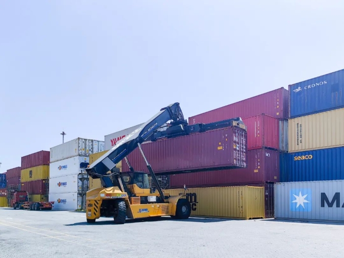 性能優(yōu)越！徐工正面吊助力海鐵聯(lián)運發(fā)展