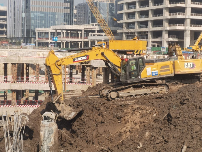 品質(zhì)+節(jié)油+高效！徐工XE335GK助建亞洲最大地下空間