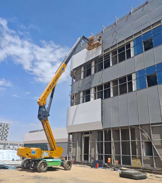 智穩(wěn)高效！徐工XGS22ACK-Li，蘭州機(jī)場(chǎng)上的綠色高效引擎