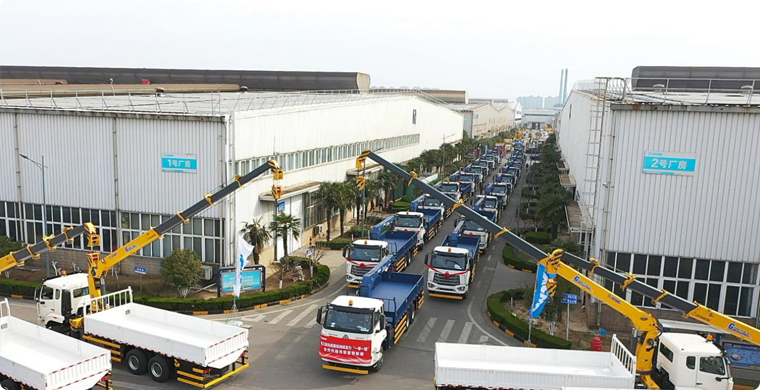 2025年，徐工隨車起重機(jī)再度開拔“一帶一路”，助力當(dāng)?shù)亟ㄔO(shè)。