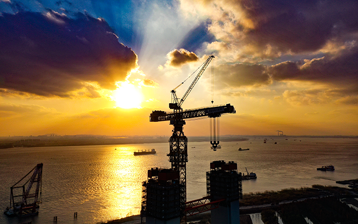 筑夢云端 徐工超大塔助力“超級工程”建設(shè)“滿弦”推進