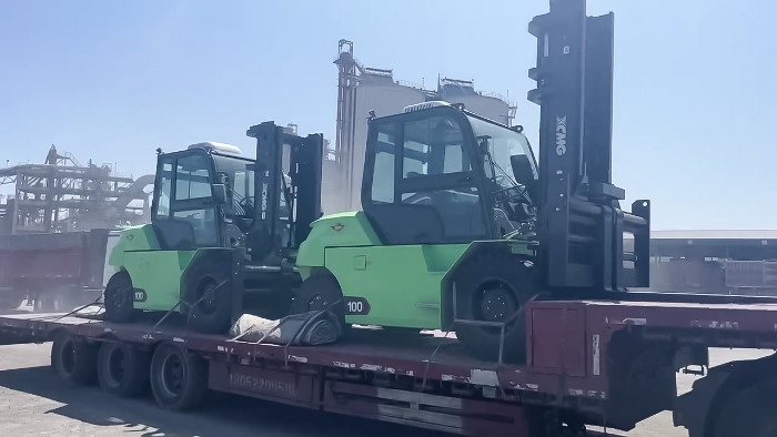 從室內(nèi)到室外，24小時(shí)不停歇！徐工孔雀叉車扎根新疆鋼材廠