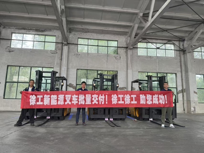 品質(zhì)與服務(wù)共拓市場(chǎng)新局！徐工孔雀叉車賦能冶金行業(yè)