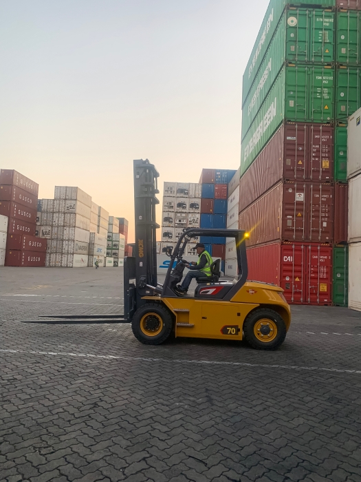 徐工叉車批量進(jìn)駐廈門港，一站式解決方案賦能港口物流新升級(jí)