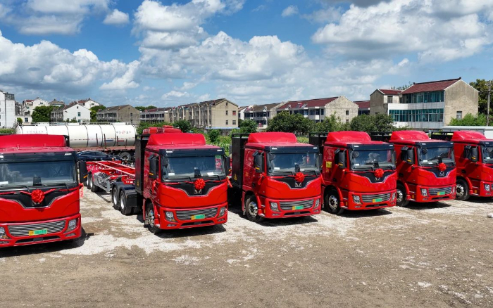 綠色物流再提速，徐工新能源牽引車批量入港！