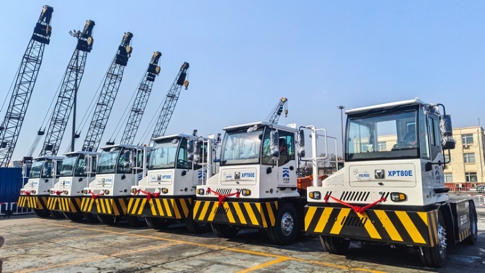 新車交付忙！徐工新能源重載牽引車以多維優(yōu)勢賦能大宗貨物智慧轉(zhuǎn)運