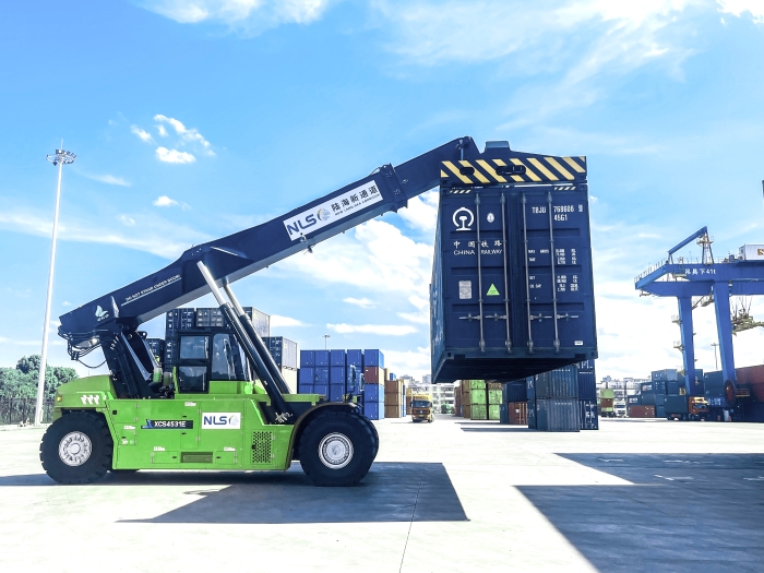 降本減碳雙突破！徐工XCS4531E領(lǐng)航西部陸海新通道核心樞紐綠色煥新