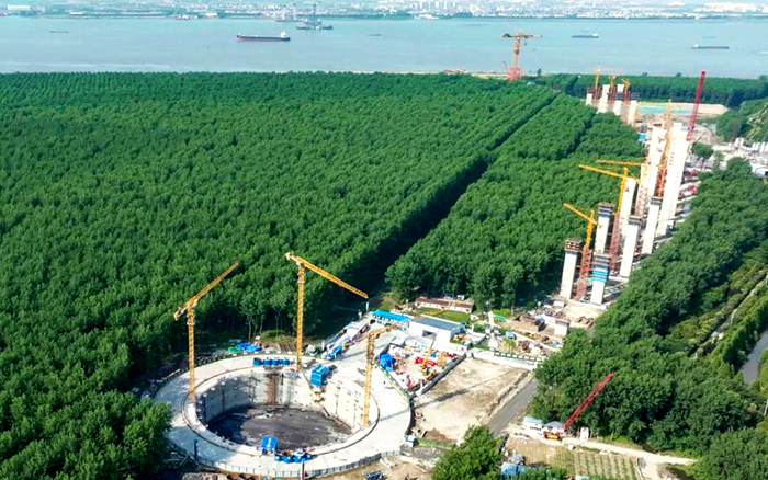 提前1個月！徐工金助力世界最大跨度橋梁錨碇封底