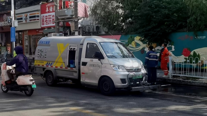 徐州這條網(wǎng)紅巷的“臉面”，竟被這臺車承包了？！