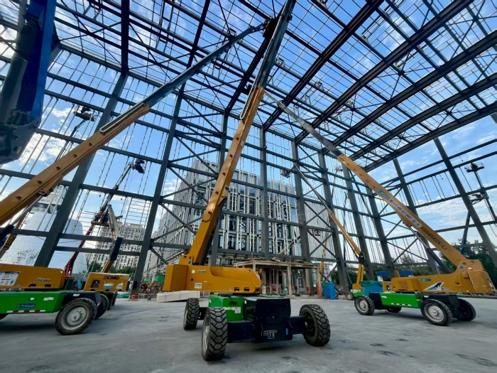 助力“中國(guó)智造”！徐工8臺(tái)高米數(shù)電動(dòng)直臂高空作業(yè)平臺(tái)會(huì)戰(zhàn)北京火箭大街