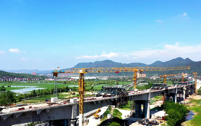 凌空起舞，飛跨南北！徐工群塔助建浙江“詩畫走廊”