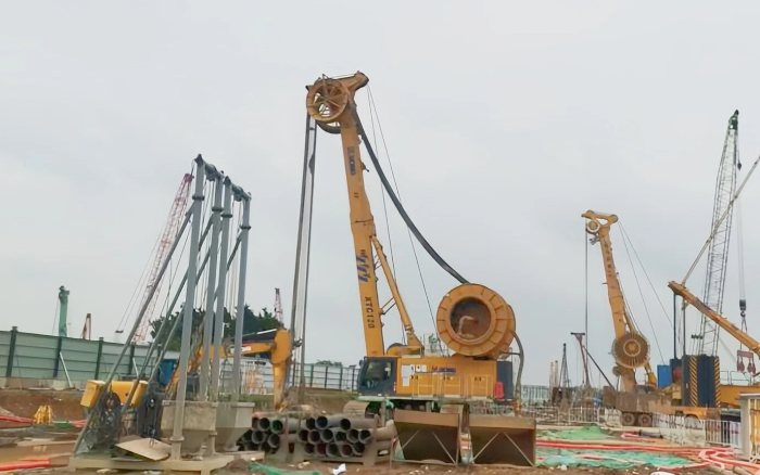 徐工 XTC120 雙輪銑，攻克機(jī)場(chǎng)隧道復(fù)雜地質(zhì)！