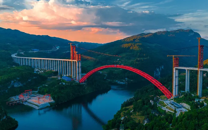 1834米，震撼合龍！ 徐工塔機助力中國再造世界級基建