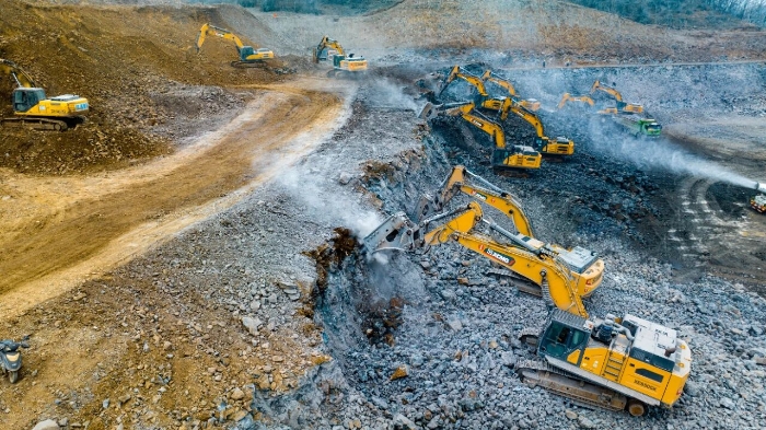 徐工金打出組合拳，硬巖場(chǎng)平施工效率倍增