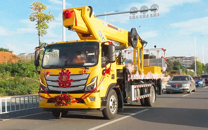 婚車新物種！徐工高空作業(yè)車見證“硬核浪漫”