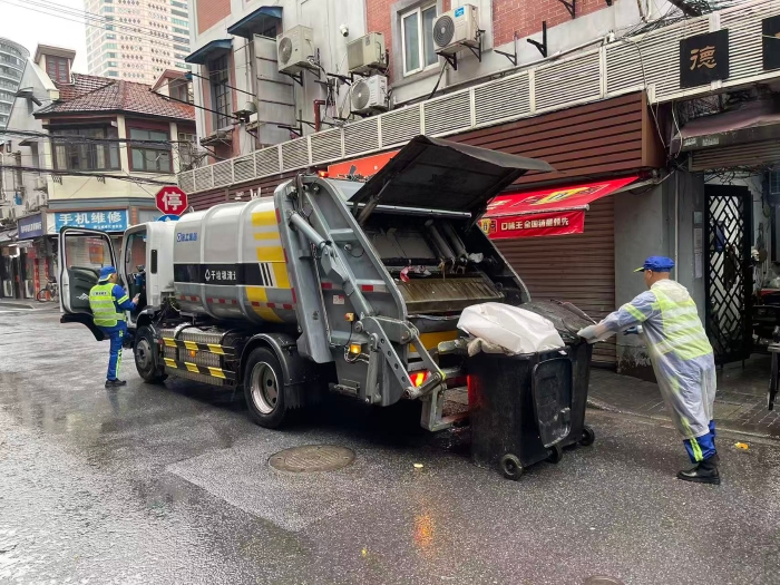 南京東路人流如織垃圾多？徐工XGH5120ZYSXBEV：輕松搞定！