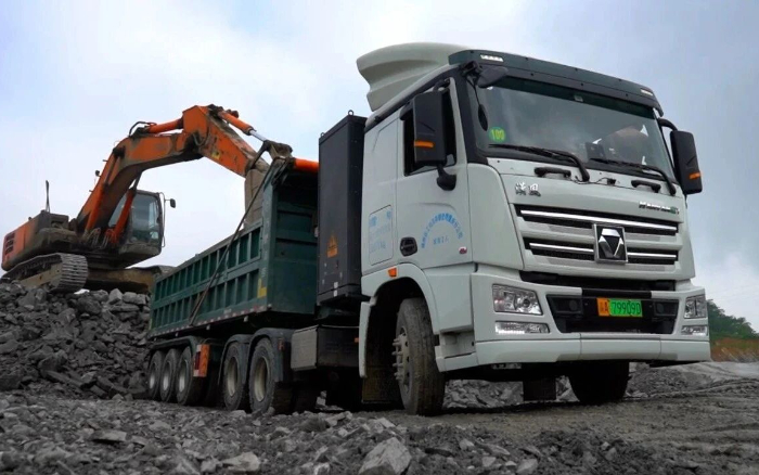 三次都選TA！徐工純電動牽引車助力西南砂石料運輸！