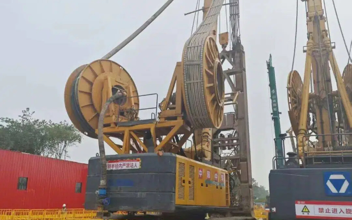 地質(zhì)無(wú)難題！徐工雙輪銑槽機(jī)助力區(qū)域基建按下 “加速鍵”