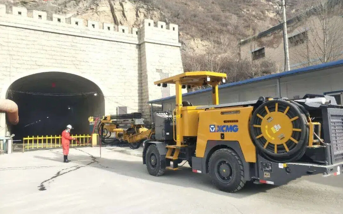 掘進(jìn)鐵礦！徐工掘進(jìn)鉆車(chē)硬核施工