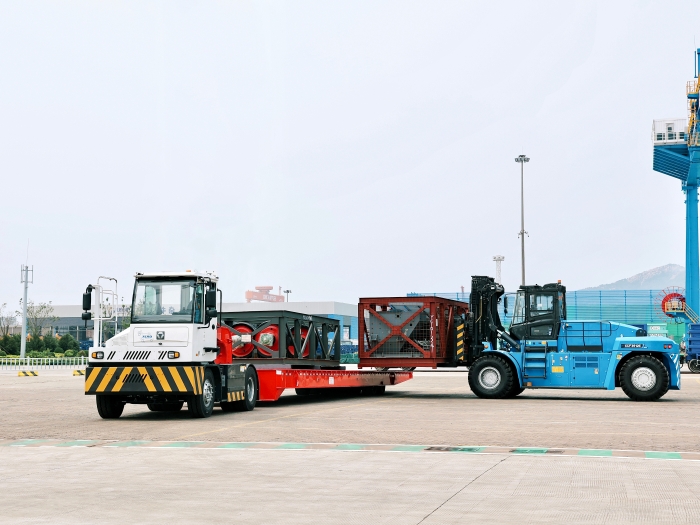 千里之外“秀操作”！徐工遠控港機集群carry全場