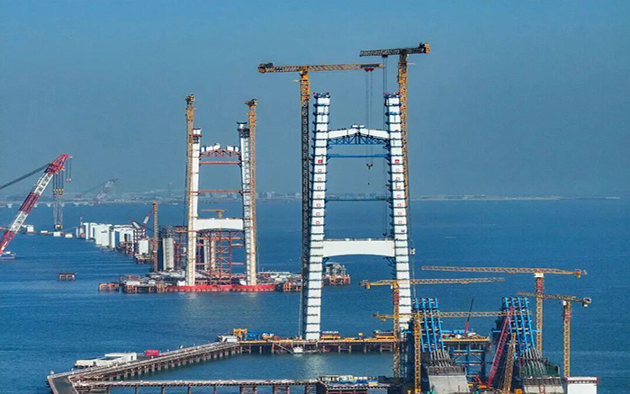 超級工程，徐工“雙塔”助力封頂！