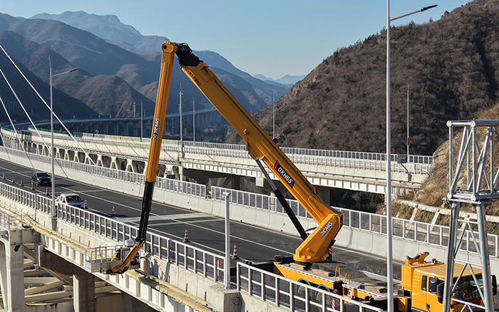 “空中芭蕾”秀實力！徐工 GKH65 攻堅安家莊特大橋