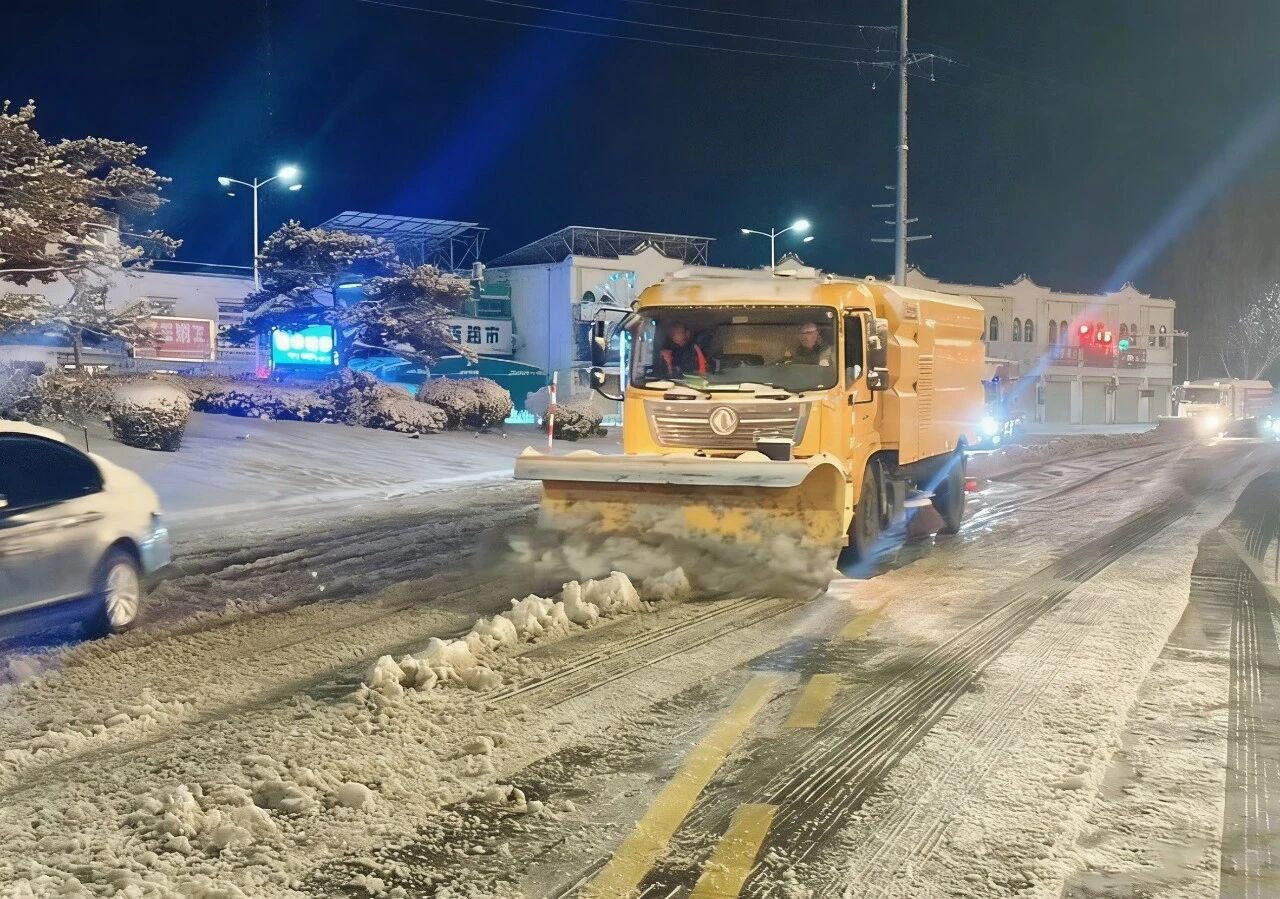 18小時連軸轉(zhuǎn)！徐工除雪設(shè)備硬核出擊保通暢