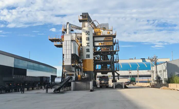 徐工道路養(yǎng)護明星產(chǎn)品亮相內(nèi)蒙，高效施工彰顯硬核實力！