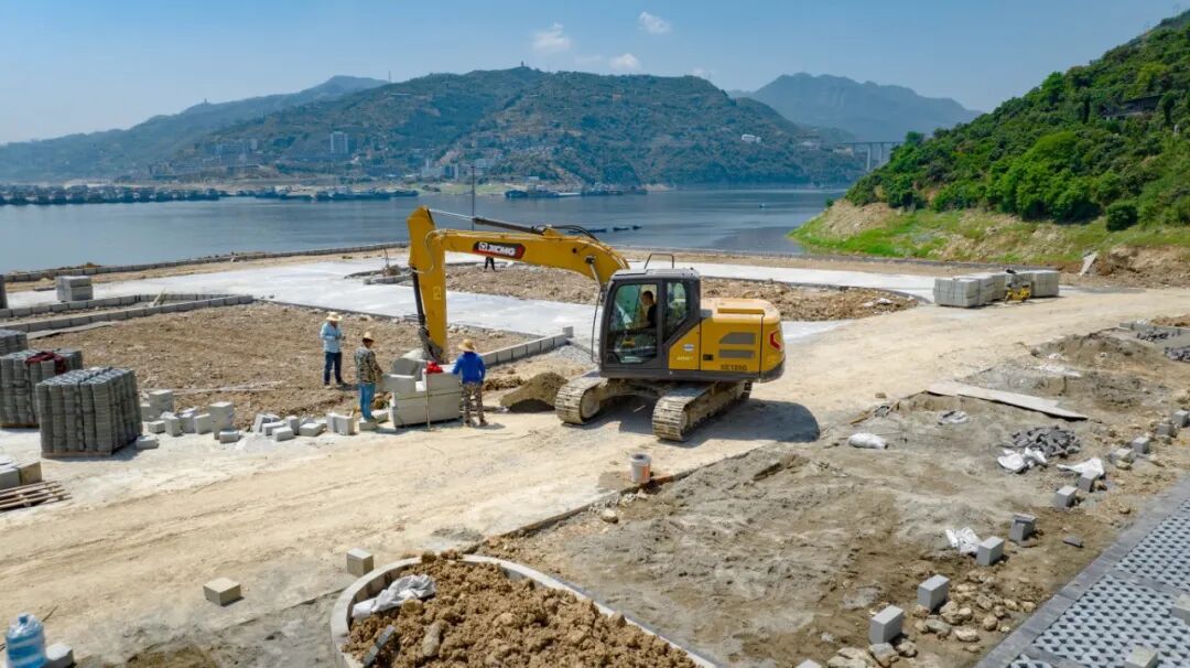 徐工XE135G挖掘機(jī)助力夔門旅游碼頭建設(shè)，以高效節(jié)能贏得客戶信賴