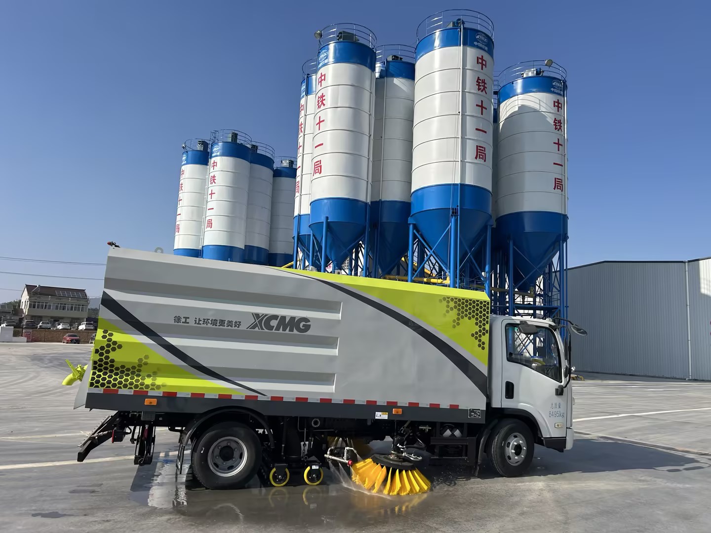 徐工8噸洗掃車“上崗”，助力合肥環(huán)境更美好