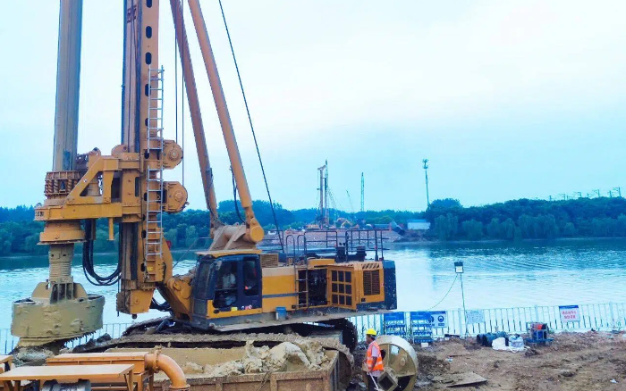 近3000根樁基，徐工旋挖機(jī)群聯(lián)合作業(yè)效率高