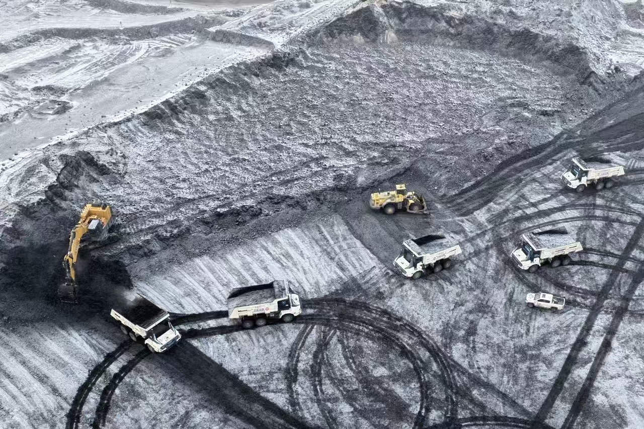 獲得成功！徐工無人純電礦卡在煤炭運輸環(huán)節(jié)混行測試成效顯著