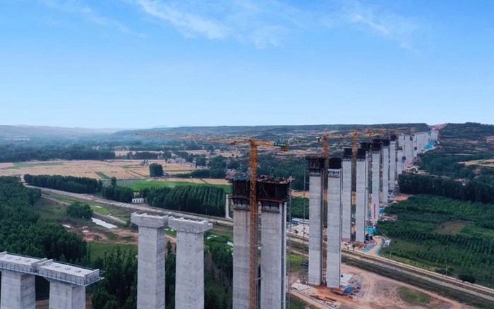 云端大片！看徐工“進擊的巨人”如何“牽線搭橋” ？